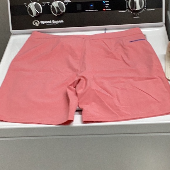 Beautiful VINEYARD VINES board shorts - Picture 4 of 5